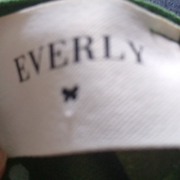 Woman's long sleeve top with pokka dots - Picture 5 of 6